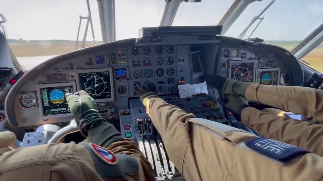 14-Juillet : vol à bord d'un avion espion au-dessus de la mer Baltique