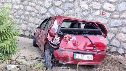 Servis minibüsü ile otomobilin çarpıştığı kazada 4 kişi yaralandı