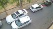 Des voleurs brisent la vitre d'une voiture et volent un écran fantôme à Bagcilar capturés par une caméra de sécurité