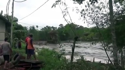 Inondation et glissement de terrain dans la province indonésienne de Java oriental：Urgence déclarée