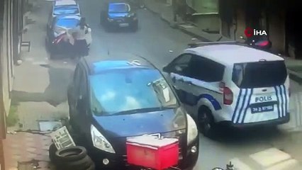 Suspect poursuite avec la police à Istanbul devant la caméra： Il a cassé le doigt du policier