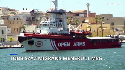 Tải video: Több száz migráns menekült meg a Földközi-tengeren