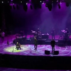 Özkan Uğur'un sahne performansları yeniden gündem oldu! Gitar askısının kopmasına rağmen çalmaya devam etti