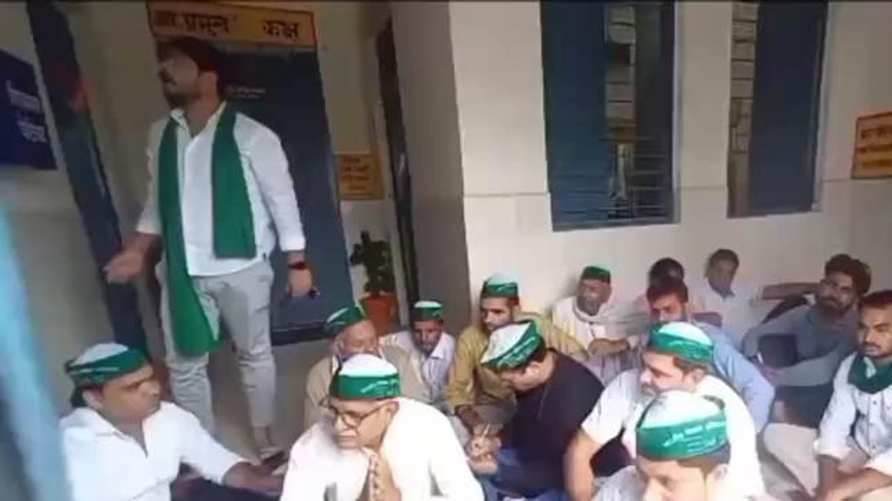 भाकियू: भाकियू नेताओं ने योगी के अफसरों को बताया 'निकम्मा', देखें खबर