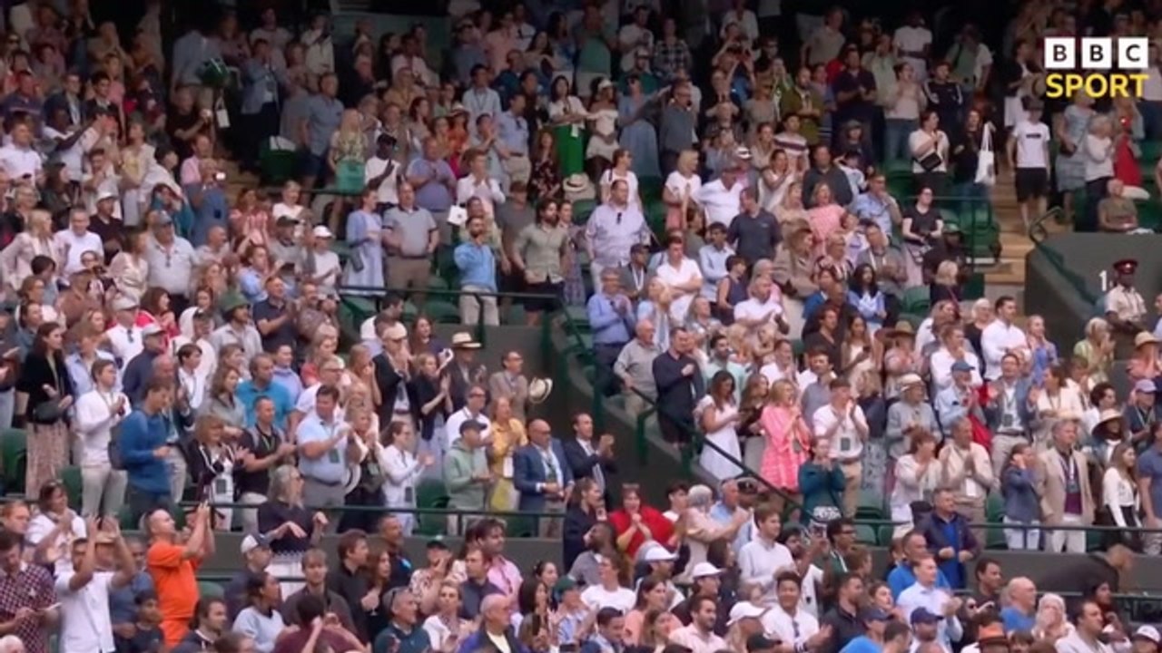 Wimbledon: Azarenka being booed off after losing to Ukrainian Elina Svitolina