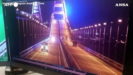 Kiev ammette:  "Abbiamo colpito noi il ponte in Crimea"