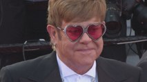 Strass et néon au dernier concert de la tournée d'adieu d'Elton John
