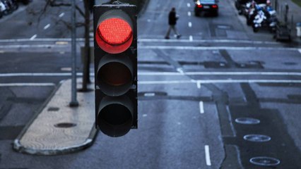 Kırmızı ışık ihlalinden ceza yazılan minibüs şoförü: Morda geçtim