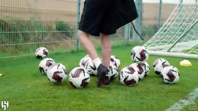 L'aventure de Jorge Jesus en Arabie Saoudite a commencé par un début mouvementé ! Joueur de football star expulsé du camp