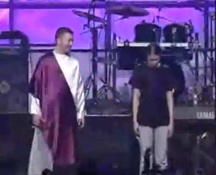 Mime d'un chrétien qui s'éloigne et revient à Dieu