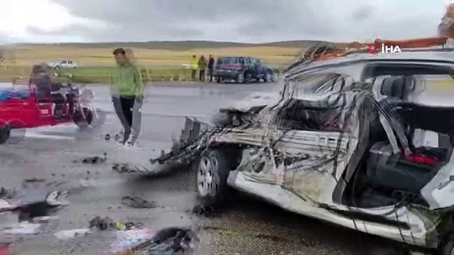 Sivas'ta feci kaza, olay yerine itfaiye ve sağlık ekipleri sevk edildi