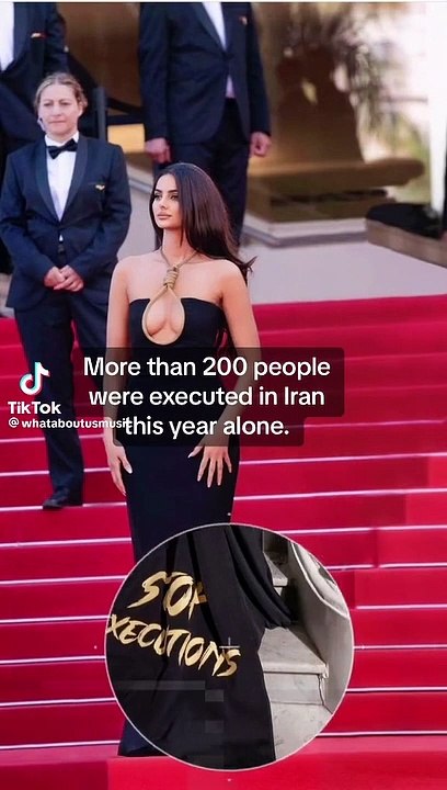 Modella iraniana sfila a Cannes