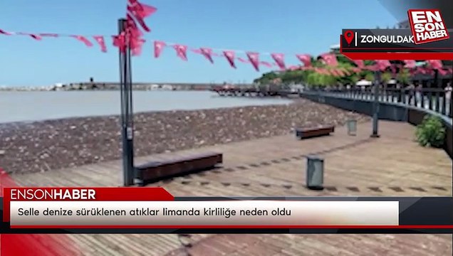 Selle denize sürüklenen atıklar limanda kirliliğe neden oldu