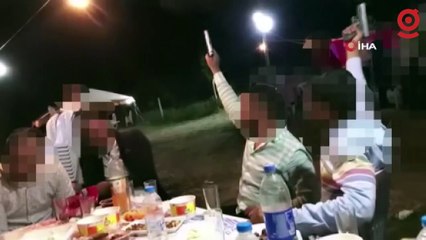 Düğünde onlarca kişinin içinde havaya böyle ateş açtılar