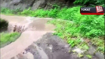 Tokat'ta sağanak yağış sonrası yol çöktü
