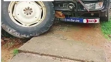छतरपुर: तेज रफ्तार ट्राले ने ढाया कहर, ट्रेक्टर के उड़े परखच्चे...देखें video