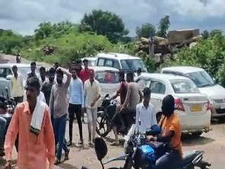 video: सड़क निर्माण में देरी, ग्रामीणों ने लगाया जाम