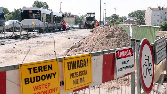 Kraków - kolejny dzień utrudnień, przebudowa i remont mostu Dębnickiego