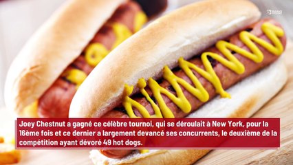 Un Américain remporte un concours en engloutissant 62 hot dogs en 10 min !