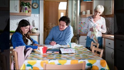 Eastendes _ Heart Stopping - Pregnant 12 year old Lily's Terrifying Hospital Eme