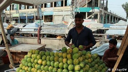 Afghan boxer fights for a new life in Pakistan