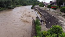 Une inondation s'est produite à la suite de fortes pluies à Alaplı
