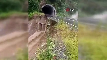 Route effondrée à la suite d'un glissement de terrain à Ordu, transport fermé