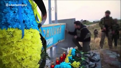 Zelensky homenajea a los caídos al cumplirse 500 días de la invasión de Ucrania