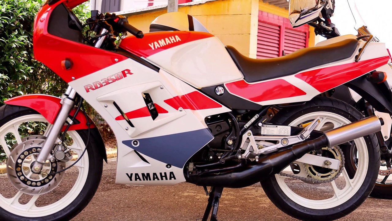 T MAX 560 TECH MAX Vs YAMAHA RD 350