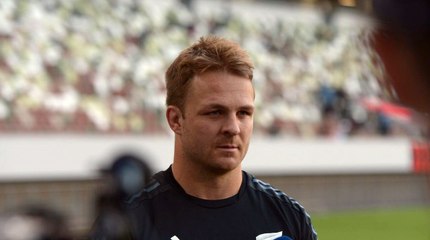 La fuerte patada del capitán de los All Blacks a un niño que invadió la cancha