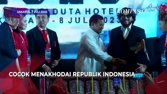 Pelukan Effendi Simbolon ke Hasto Usai Penuhi Panggilan DPP PDIP