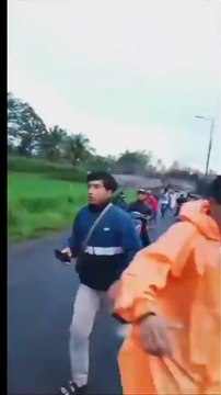 Impressionnante coulée de boue à Lumagang, Indonesie