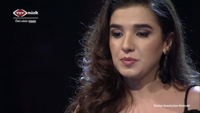 Senem Akdemir / Benden sorulursa aşık olanlar