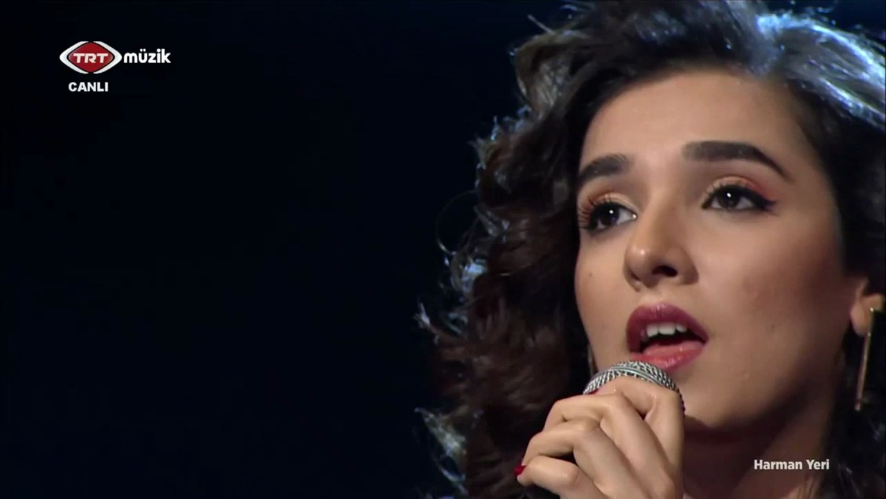 Senem Akdemir / Yüce dağ başında yanar bir ışık