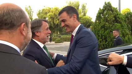 El presidente del Gobierno, Pedro Sánchez, llega a las instalaciones donde se realizará el debate