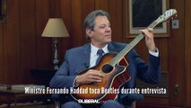 Ministro Fernando Haddad toca Beatles durante entrevista
