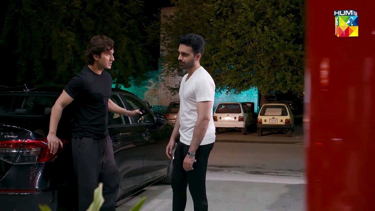 Larki Aur Perfume Zaida Dair Achi Nahi Lagti...!! #alizehshah  #yashmagill - Khel - FLO Digital