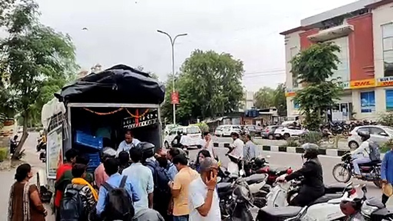 जयपुर में सब्जीमंडी से सस्ता मिला टमाटर तो लोगो...