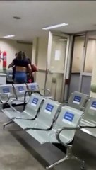Pai e filha destroem hospital e agridem médica no Rio.
