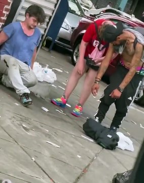 Vídeo mostrando usuários de drogas em transe choca internautas