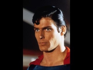 Le fils de Christopher Reeve, l'acteur de Superman, rayonne avec sa petite amie sur leur première