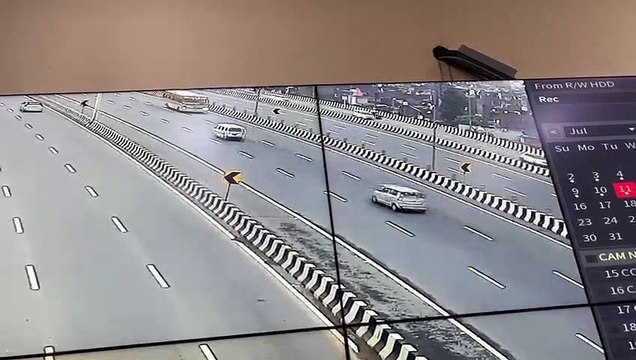 Live video: दिल्ली-मेरठ एक्सप्रेस वे पर एक ही परिवार के छह लोगों की लाइव मौत का वीडियो देख उड़ जाएंगे होश