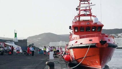 Download Video: Rescatan 86 migrantes de precaria embarcación cerca de Canarias