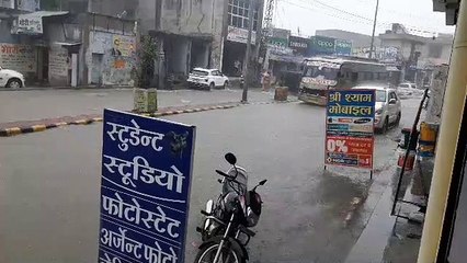 झमाझम बारिश ने किया तर, सड़कें बनी दरिया