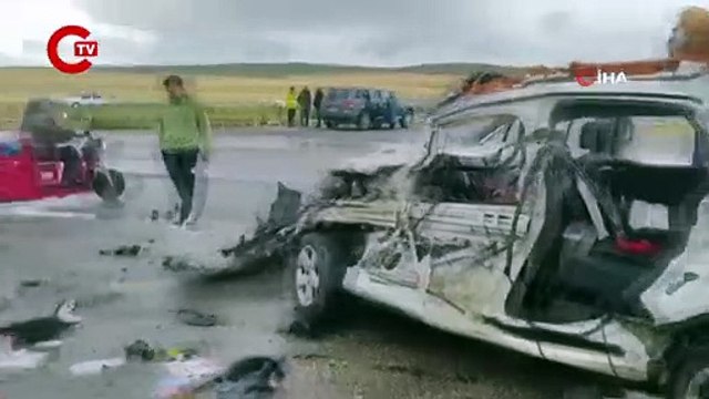 Sivas'ta devrilen hafif ticari araçtaki 1 kişi öldü, 5 kişi yaralandı