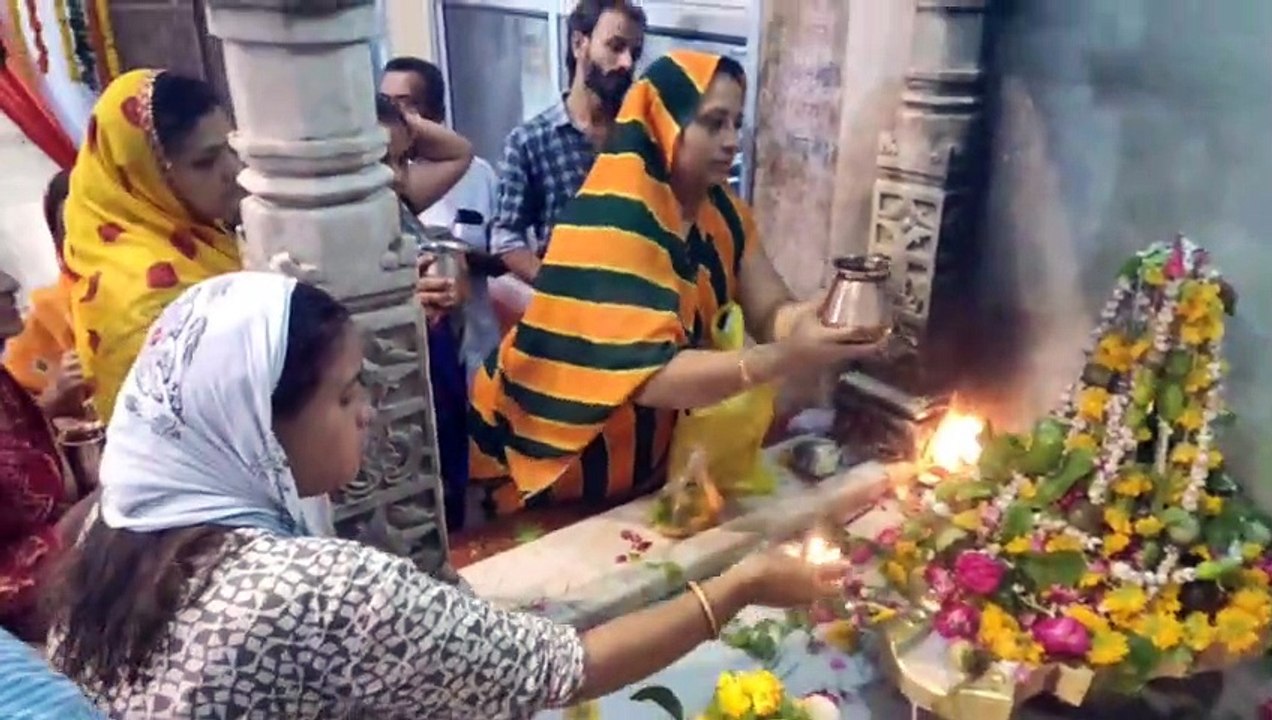 श्रावण के प्रथम सोमवार को सजे शिव-शिवालय,   दिनभर लगा रहा भक्तों का तांता