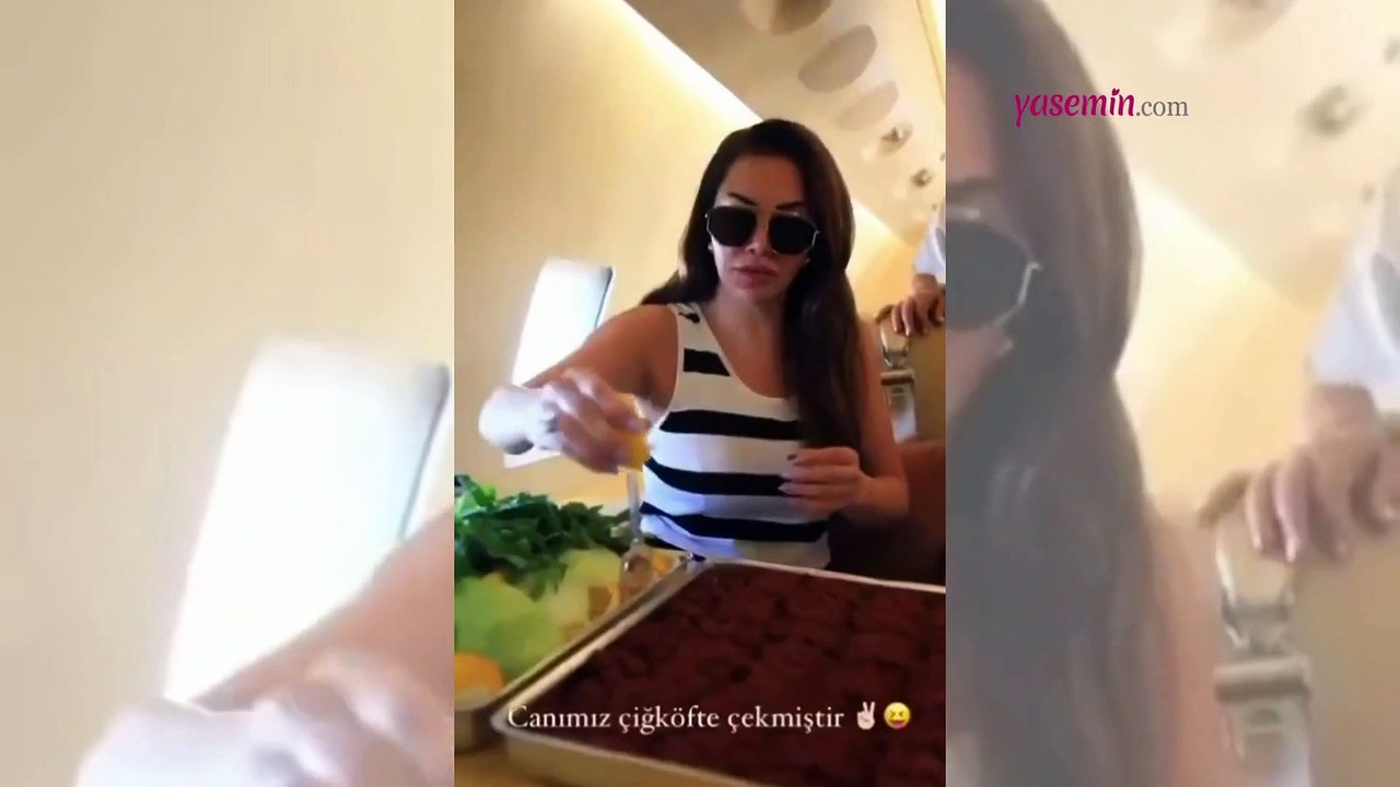 Ebru Yaşar'dan Kıbrıs konseri dönüşü çiğköfte partisi! Ekip arkadaşlarıyla uçakta...