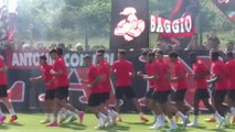 AC Milan - La ferveur des Rossoneri pour le retour à l'entraînement de leur équipe