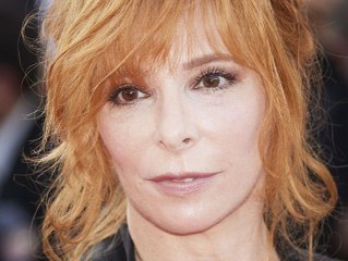 "Jusqu’à 300.000€ d’amende" : les fans de Mylène Farmer interdits de la filmer pendant son concert !