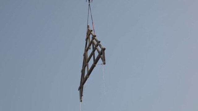 Suivez en direct la suite de la livraison de la charpente de Notre-Dame par la Seine